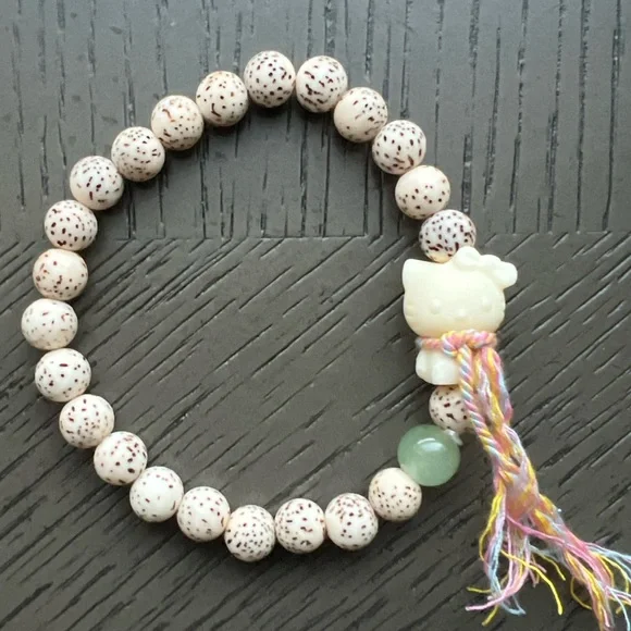 Bodhi with HK bracelet - Picture 1 of 2